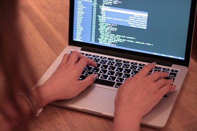 プログラミングってどんなもの?小学生でもできる?